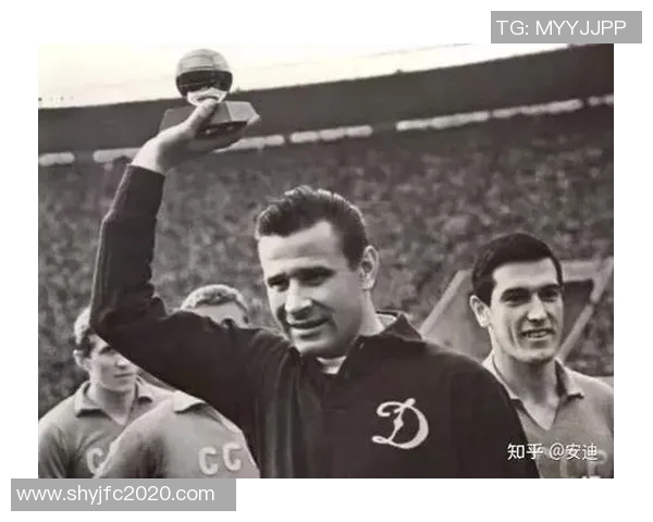 足球明星街头挂件的名称及其背后的故事揭秘